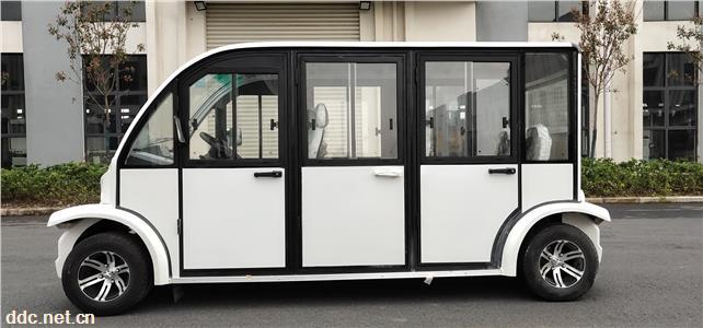  全封闭四轮电动观光车